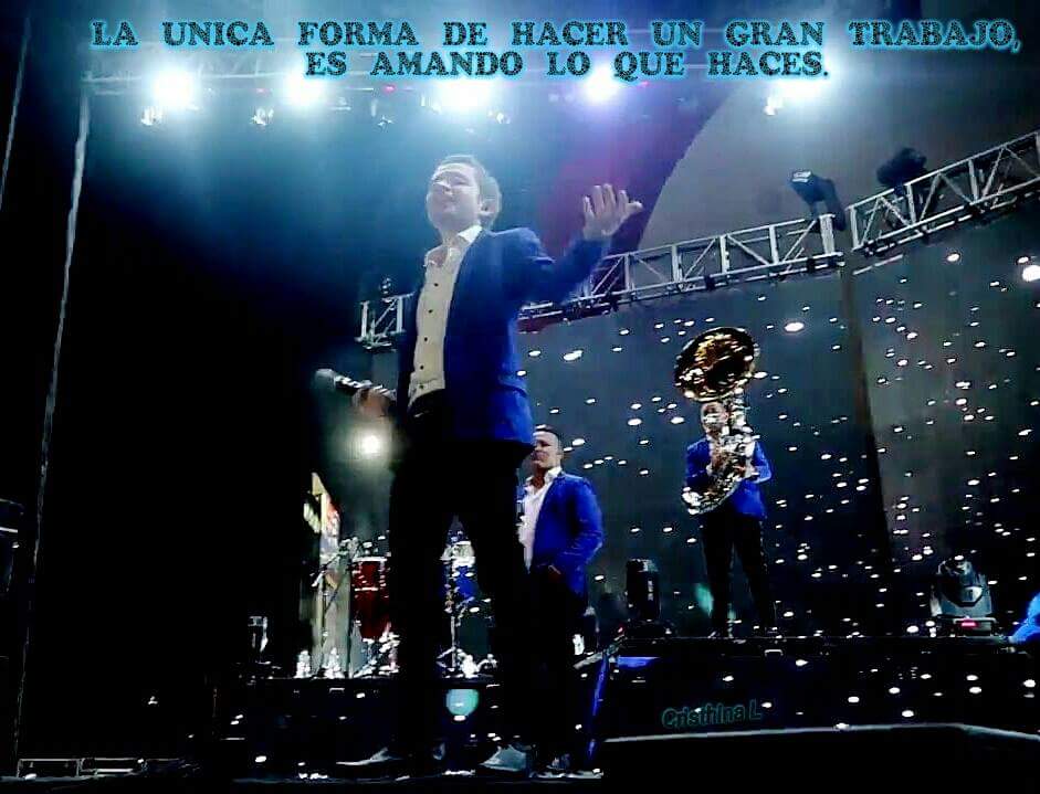 memogarzaa's tweet photo. Agradezco a Díos por dejarme hacer lo que me apasiona 🙏🎤 https://t.co/69sDhpNKPx