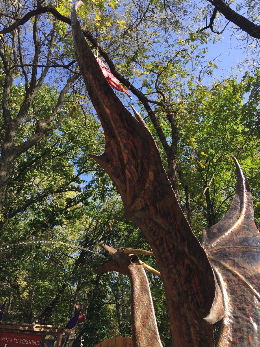 Venngirl's tweet image. There were quite a few dragons at the Kansas City Renaissance Festival!  Good times!#250dragons #phsartclub #usd250