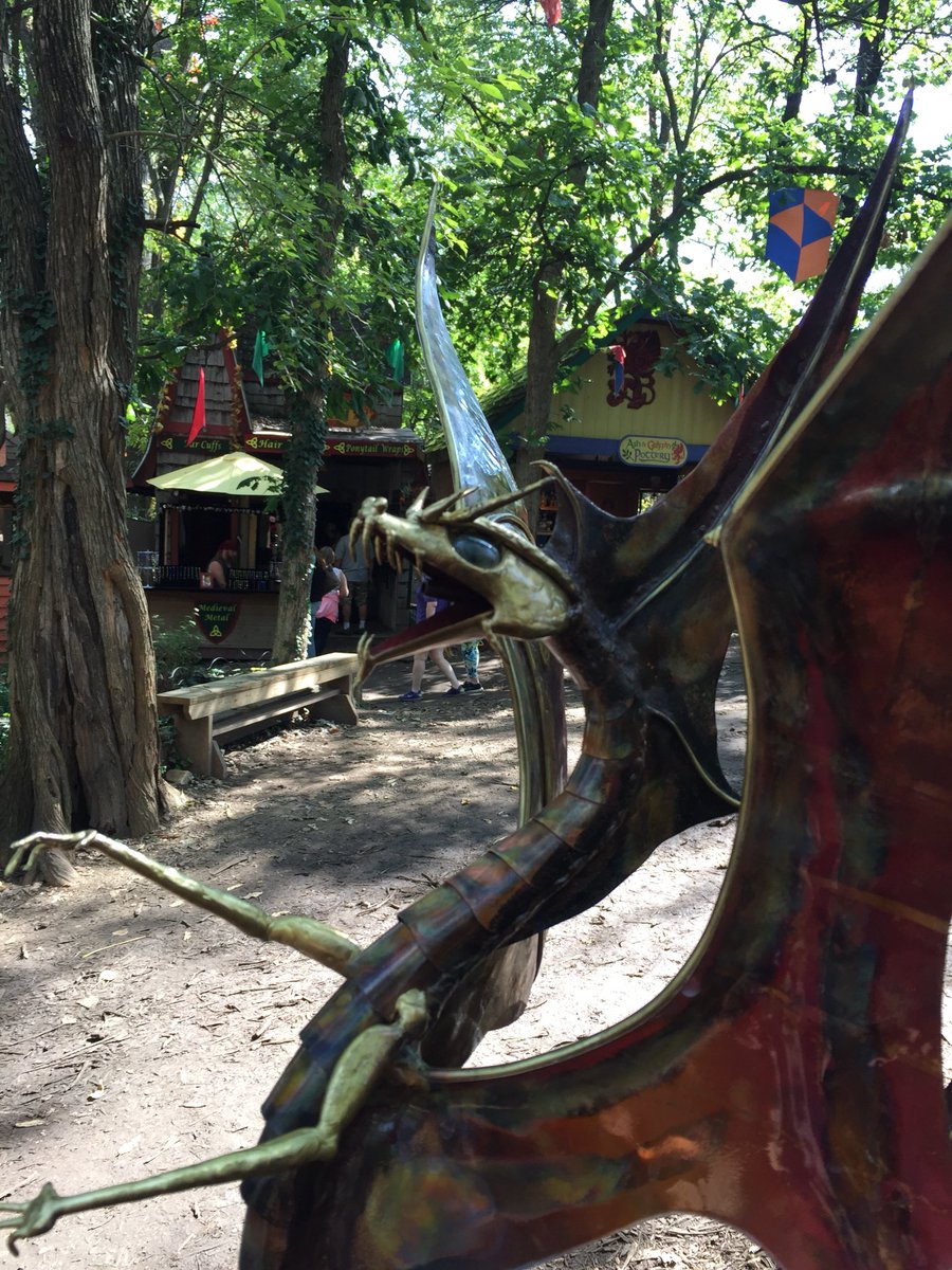 Venngirl's tweet image. There were quite a few dragons at the Kansas City Renaissance Festival!  Good times!#250dragons #phsartclub #usd250