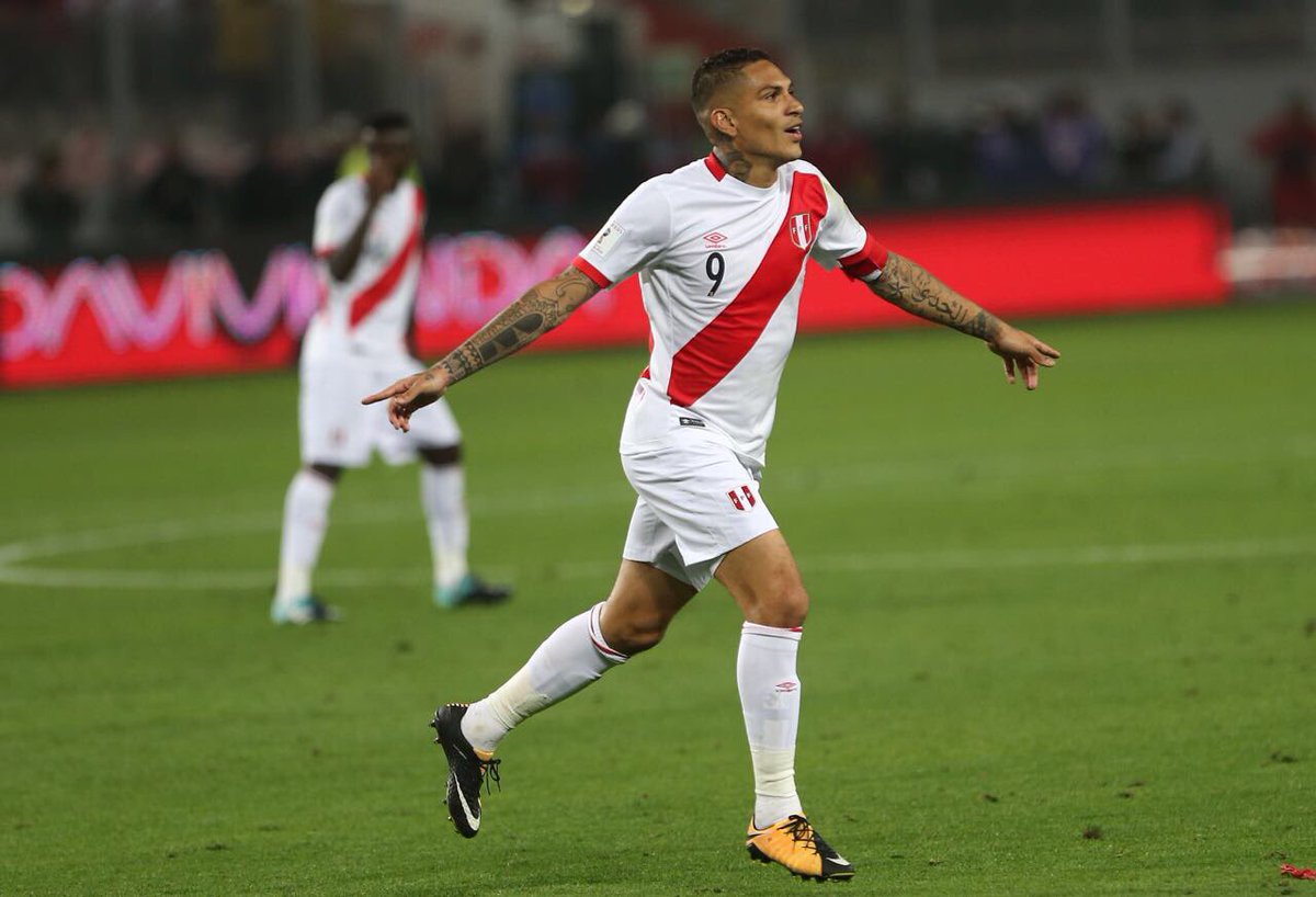 SeleccionPeru's tweet photo. #PERvsCOL | 85' La celebración de Paolo Guerrero en Lima. ¡Vamos Blanquirroja! #UnSoloAliento #ContigoPeru https://t.co/5zC5uBTSCP