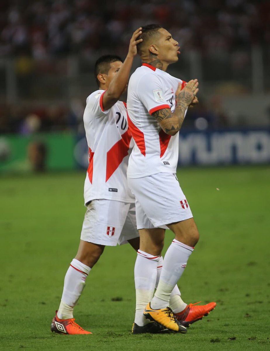 SeleccionPeru's tweet photo. #PERvsCOL | 85' La celebración de Paolo Guerrero en Lima. ¡Vamos Blanquirroja! #UnSoloAliento #ContigoPeru https://t.co/5zC5uBTSCP