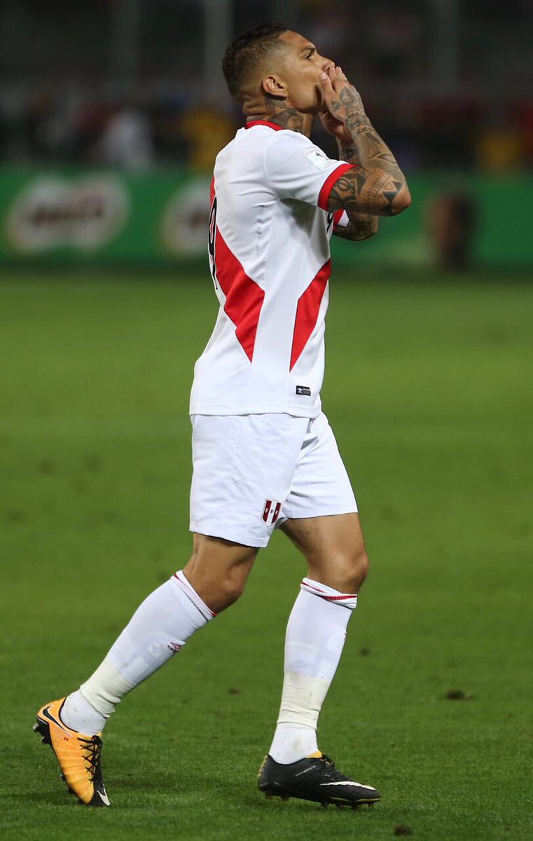 SeleccionPeru's tweet photo. #PERvsCOL | 85' La celebración de Paolo Guerrero en Lima. ¡Vamos Blanquirroja! #UnSoloAliento #ContigoPeru https://t.co/5zC5uBTSCP