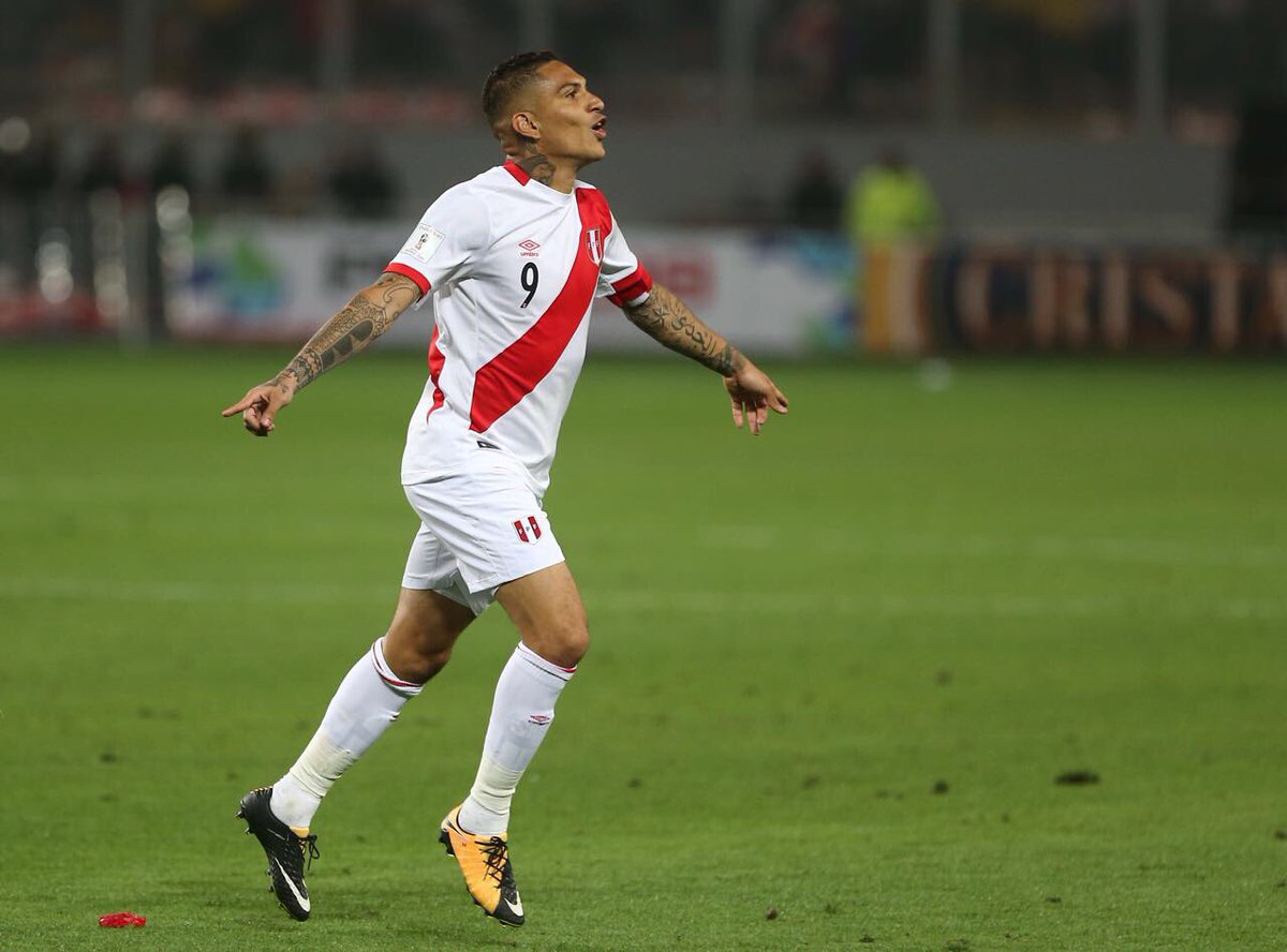 SeleccionPeru's tweet photo. #PERvsCOL | 85' La celebración de Paolo Guerrero en Lima. ¡Vamos Blanquirroja! #UnSoloAliento #ContigoPeru https://t.co/5zC5uBTSCP
