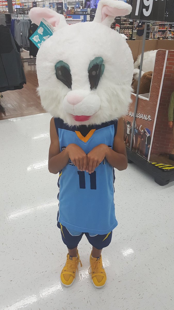 IamDylanHunter's tweet photo. Celebrating after our win tonight. 45 - 25. I hit 12 pts. #BigBunnyHead #DH11 #TalentPlusHardwork #BartlettHoops https://t.co/SfYhxbL10R