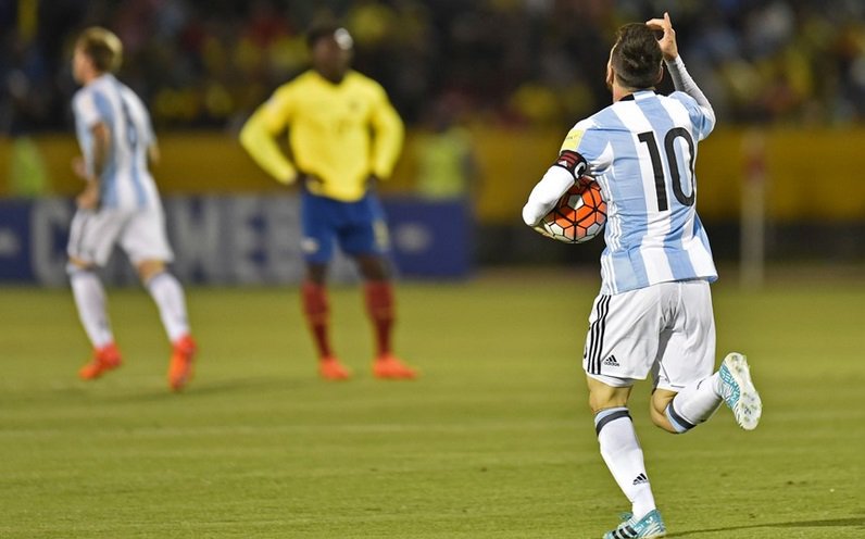 LT7Noticias's tweet photo. ¡Prepara la valija! ⚽ Estamos en #Rusia2018 con hat-trick de Messi 🇦🇷 #VamosArgentina 🇦🇷 https://t.co/9LbSqMh7sW