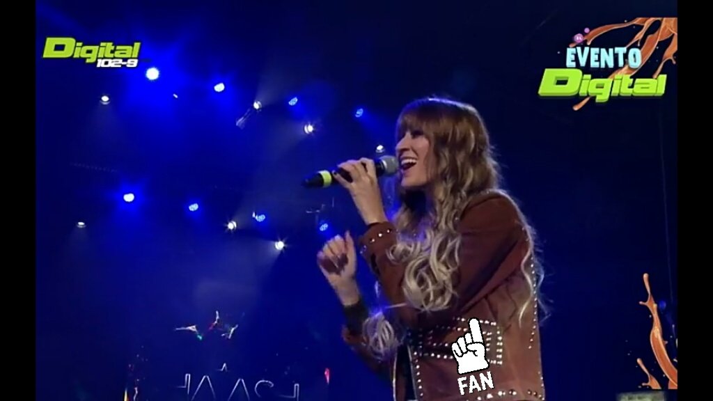 bettybobhc's tweet photo. @haashoficial  en #EventoDigital2017  son lo maximo chicas y  unicas en el Escenario👭🎸🎹🎤 https://t.co/ojj0trtd5o