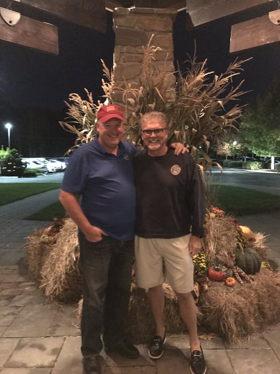 How can I be so lucky to  dine with the @fbileeda ghuru <a href="/deancrisp/">Dean Crisp</a>  and @radKIDS execdir Steve Daley #checkoutbothprogfams