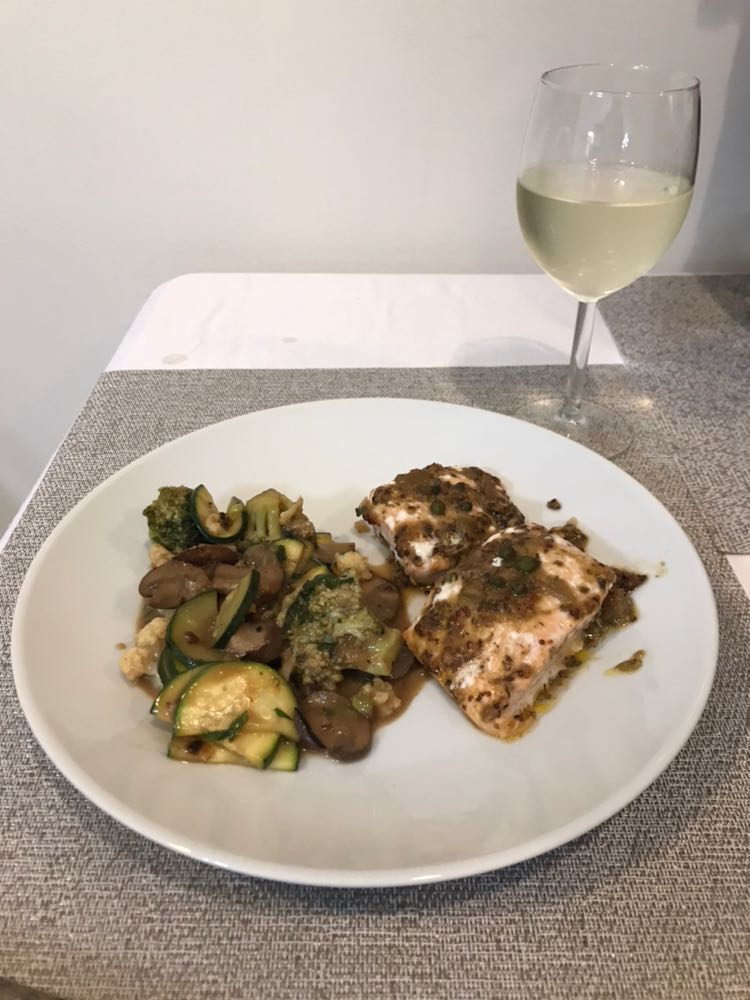 Luna_1206's tweet photo. Why looking for a pair of heels is so hard? Whyy?? Need to find heelsπ£π£but found this π and had this dinner made by my friend SUCCESS!!!π https://t.co/oWRfjUIc1d