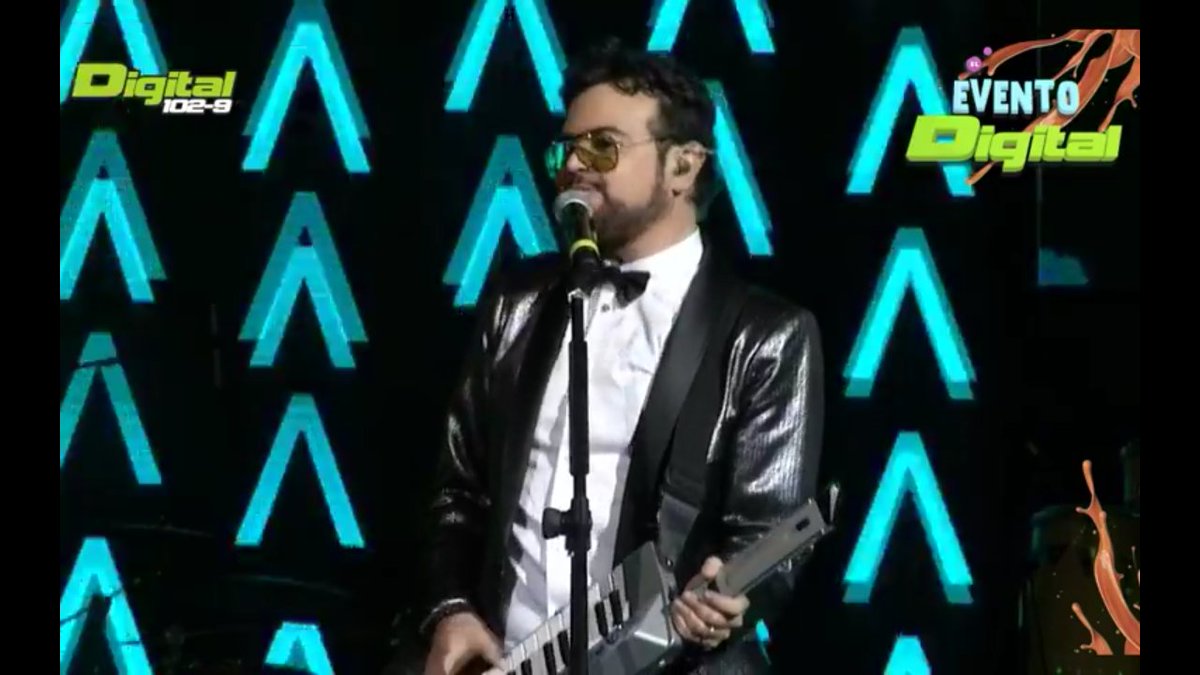 Alka626ALMA's tweet photo. Totalmente de acuerdo: "el mtro Syntek es el MAESTRO SYNTEK y queremos disfrutar más de su musica" #EventoDigital2017 👏👏👏 @syntekoficial https://t.co/6ysakrxZYu