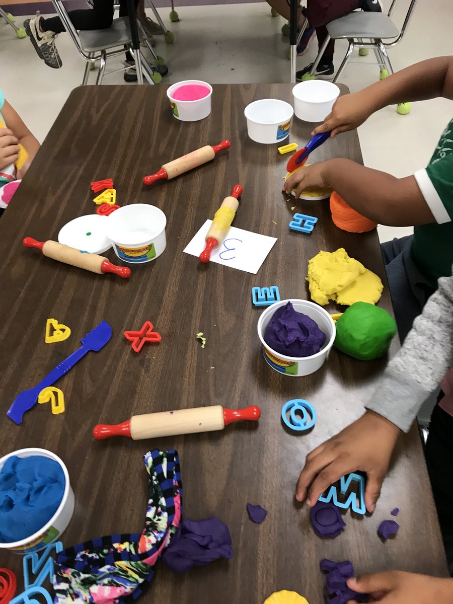 StormFrith's tweet photo. Learning centers in the art room! 🎨😊#PBIS #positivebehavior #rewardday @RFESTigers https://t.co/lTBrBzVuyR