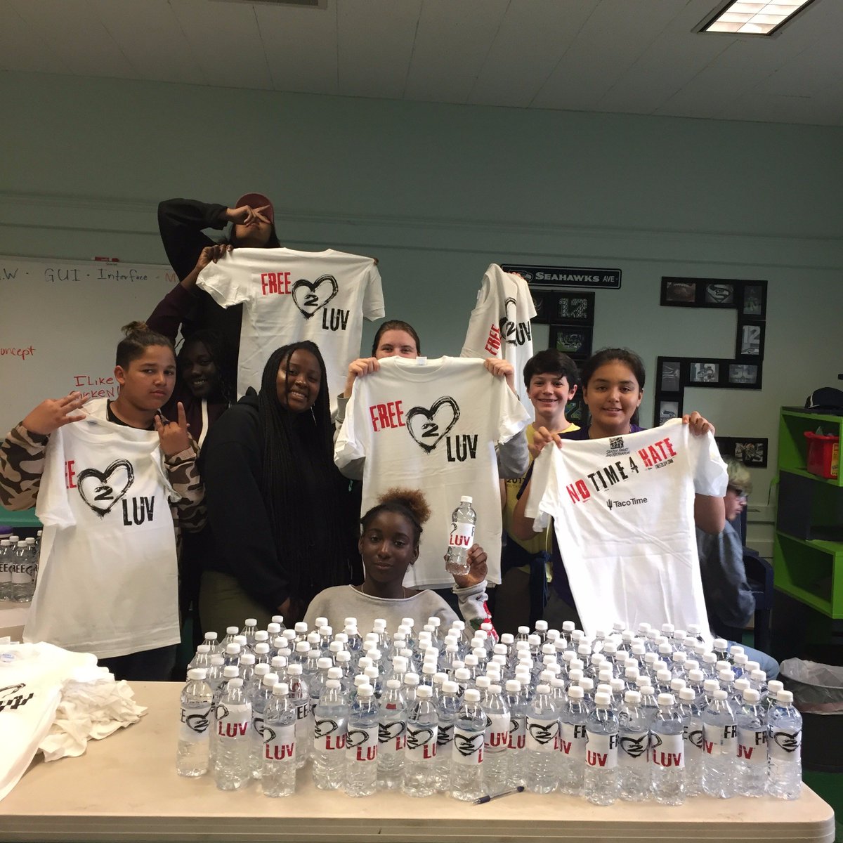 FREE_2_LUV's tweet photo. Preparing for a #WeekWithoutViolence at #SouthParkCommunityCenter. Thank you to the awesome youth who rocked it out with us!! #NoTime4Hate https://t.co/z8P3csaFCV