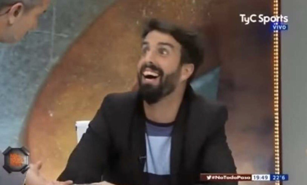 vito1974_'s tweet photo. @FlavioAzzaro criticas a messi, te la sabes todas!!? Pero no sabes cuando estas al aire !!!! Dejate de joder https://t.co/QELowRR8Co