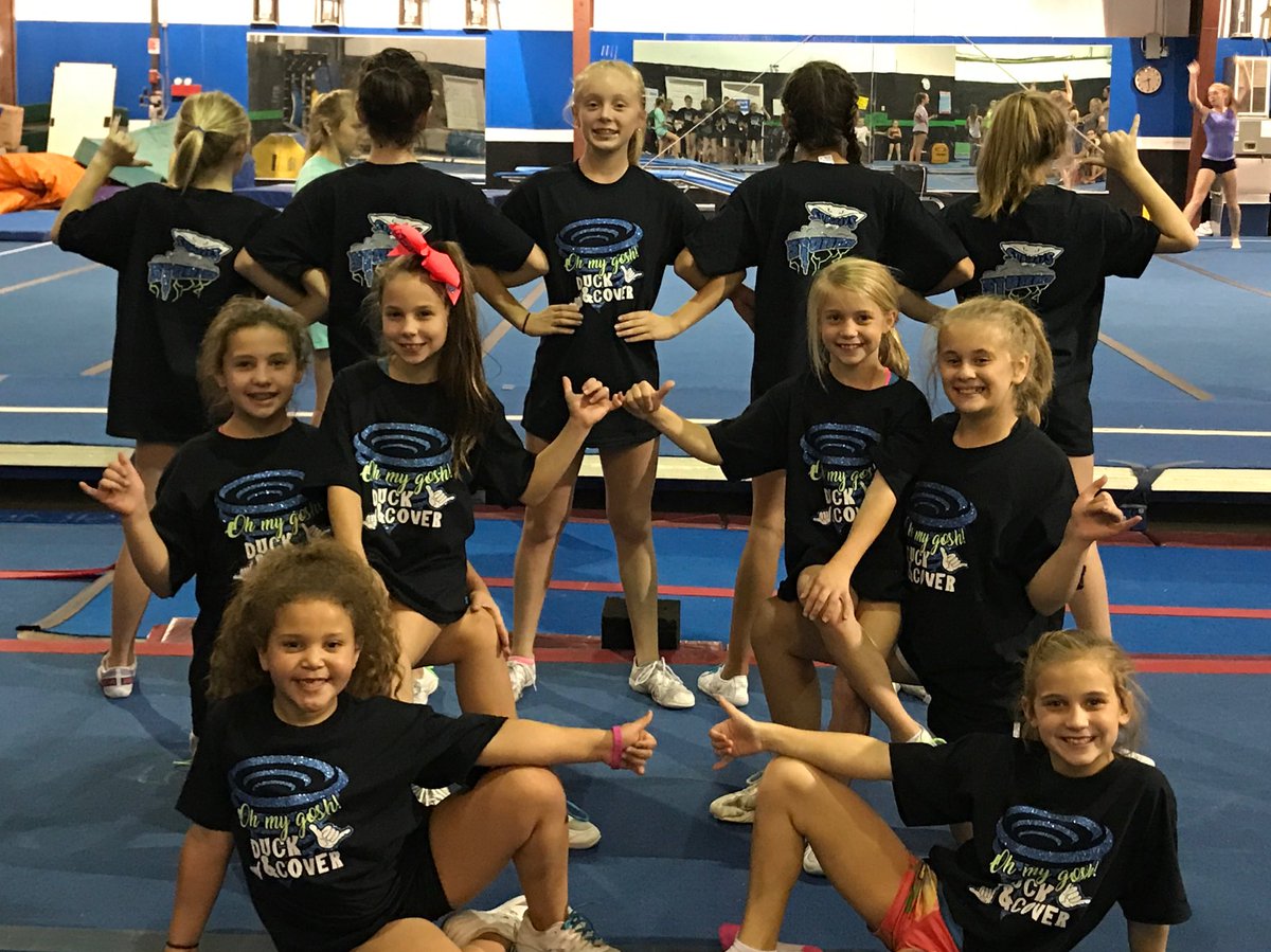 storm_rays's tweet photo. Thank you @fulloutsports for our amazing shirts 😍 #OhMyGoshDuckAndCover ⛈ https://t.co/XEHZ9zqGFj