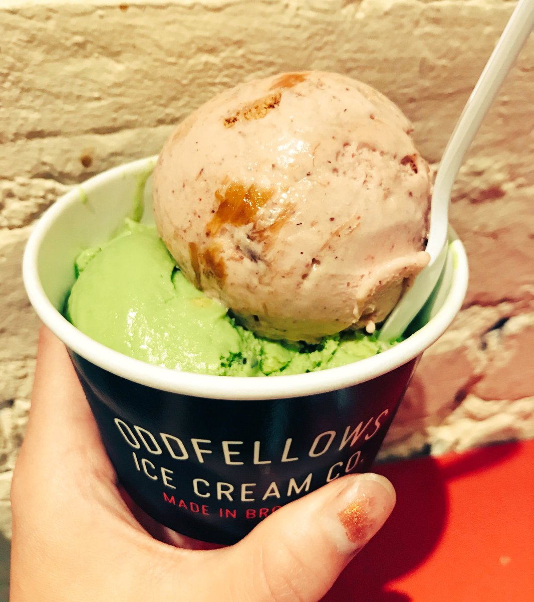 itsgluttony's tweet photo. Matcha rocky road and strawberry rhubarb crumble, which may be my new favorite @oddfellowsNYC flavor. Ice cream makes everything better ❤️🍦 https://t.co/xfBw4hU3CO