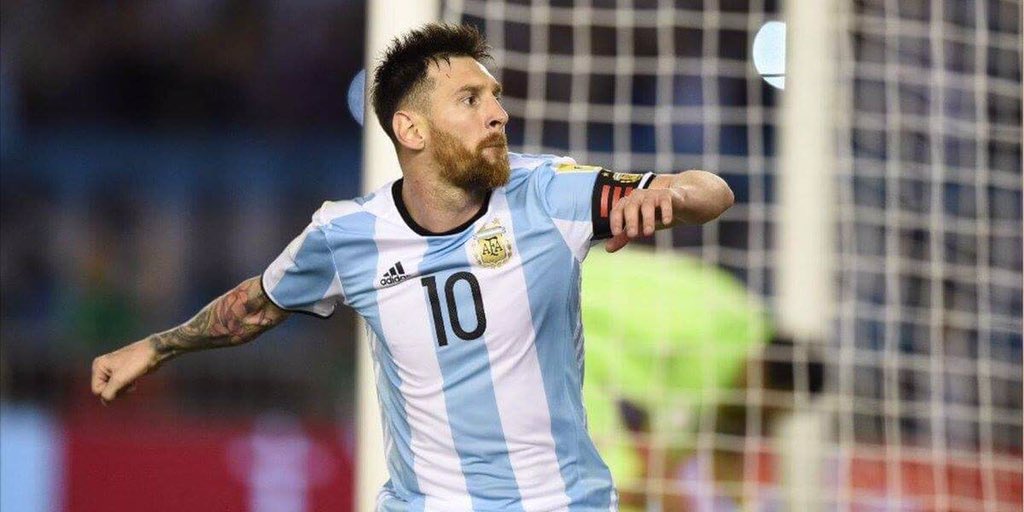 Newells's tweet photo. ¡El mejor de todos y leproso! Con tres goles de Leo #Messi, @Argentina le ganó a Ecuador y se clasificó a #Rusia2018. ¡Vamos Argentina! 👏🏼🇦🇷 https://t.co/WWQELgoknd
