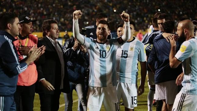 AtaqueFutbolero's tweet photo. "Messi no le debe un Mundial a Argentina. El fútbol le debe un Mundial a Messi. Es el mejor de la historia". Firma: Jorge Sampaoli. https://t.co/Haz4HApscu