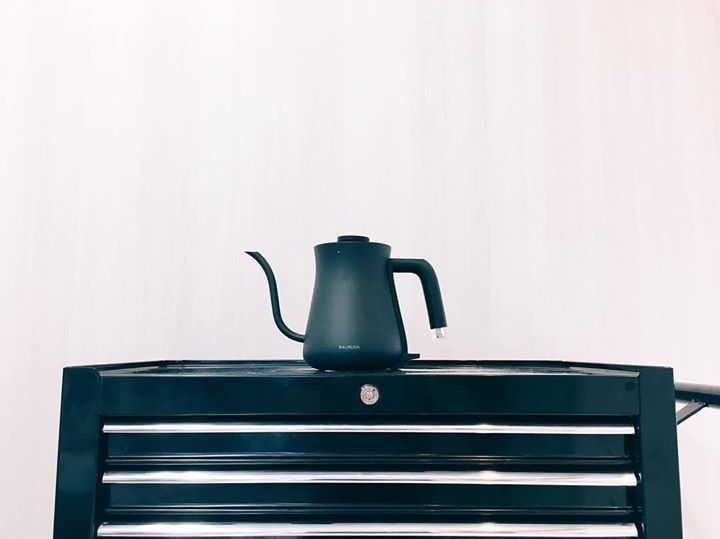 RegulusTechInc's tweet image. オフィス移転のお祝いにバルミューダの電子ケトルを頂きました！やったー！ありがとうございます🏴 ift.tt/2xvqqmJ