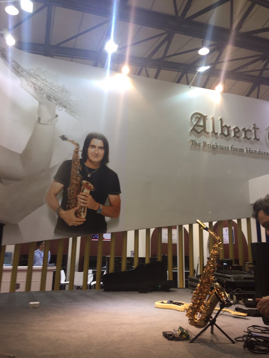 Ready to start the show 11 am Music China!!!