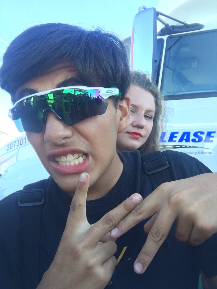 ThePoofster's tweet photo. Hmmm so I guess my homie @darrynsalinas is famous ? https://t.co/WRK7Mrl0sY