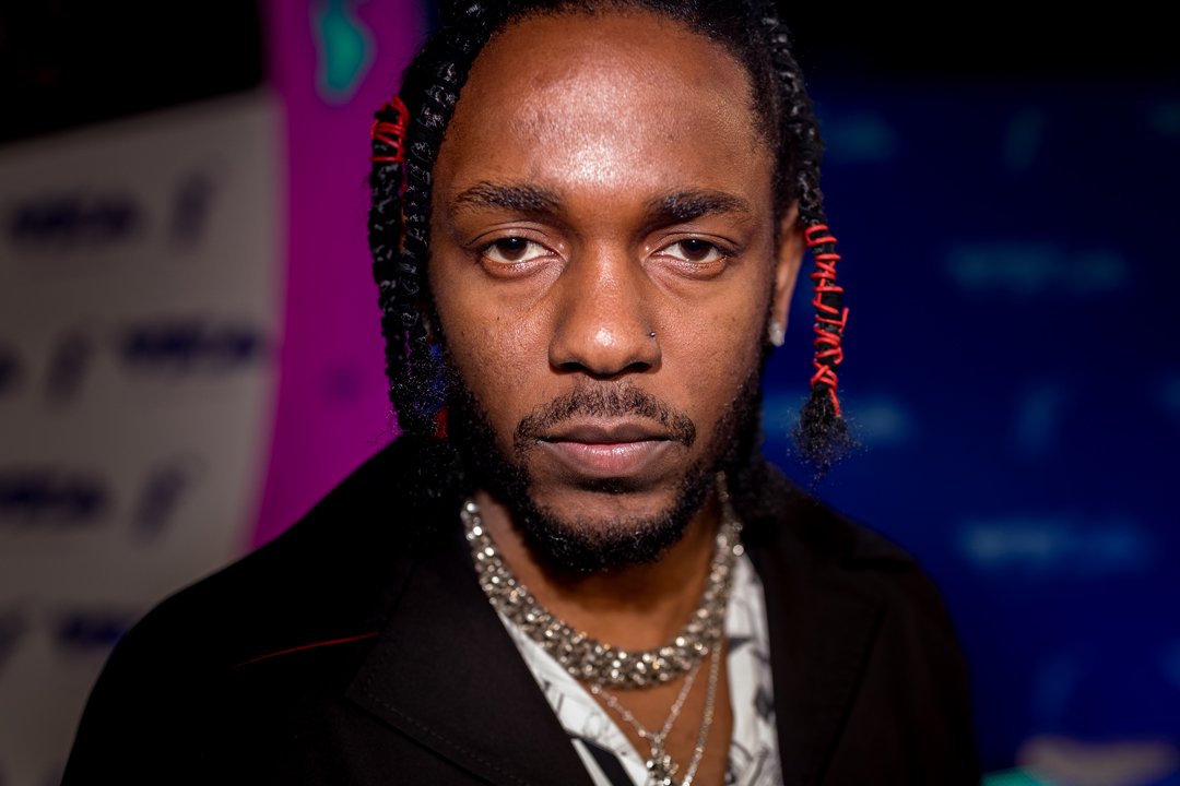 XXL's tweet photo. Congrats to @KendrickLamar, who wins Lyricist of the Year at @BET #HipHopAwards https://t.co/2zq4DN6Drj https://t.co/aCvq8L2BE7