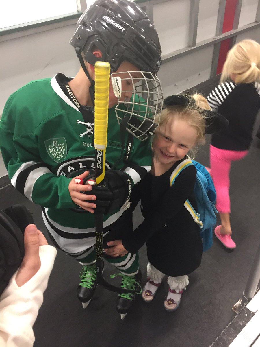 McSharry0218's tweet photo. See don’t have to be an @NHLPA player to get the girls #startemyoung #earlyfan https://t.co/2p24jOw3DF