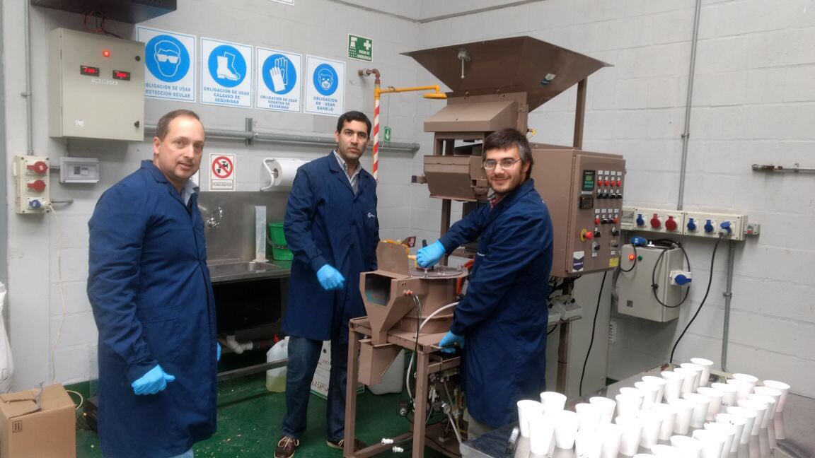 luirodriguez23's tweet photo. Preparando muestras de Mani con nuestro propuesta de Trat Profesional en Origen para ensayos Campaña 17/18. #BayerSeedGrowth #CreateProMax https://t.co/SfhGGwY3s1