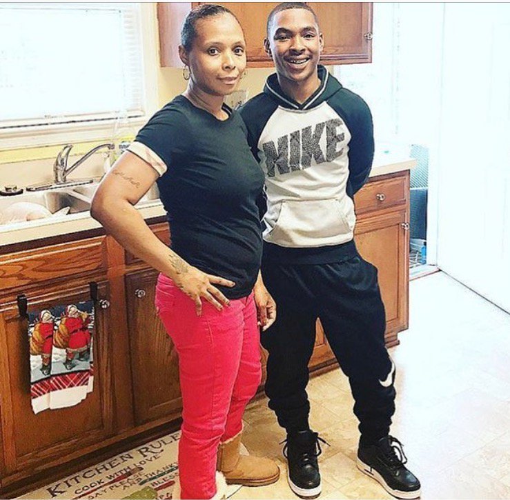 YsbLiltye's tweet photo. Happy birthday 2 my super women my mom I love you dont know what I would do without you keep it real and never fold https://t.co/Q10uMMSAG7