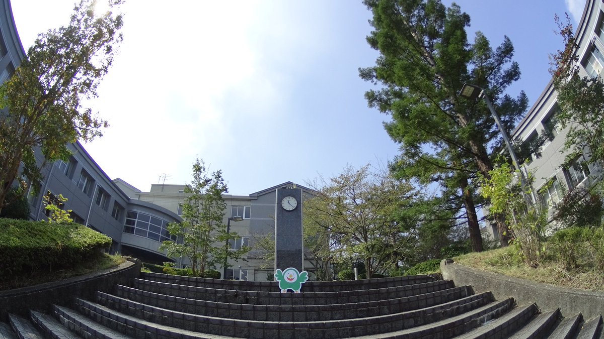 大阪教育大学 公式 今日の 柏原キャンパス Tvで Goproのある生活 という特集を見て 早速チャレンジしてみました B1棟とb3棟の間にある時計塔前 いつもの風景もちょっと違って見えるでしょうか 大阪教育大学 大教大 大教