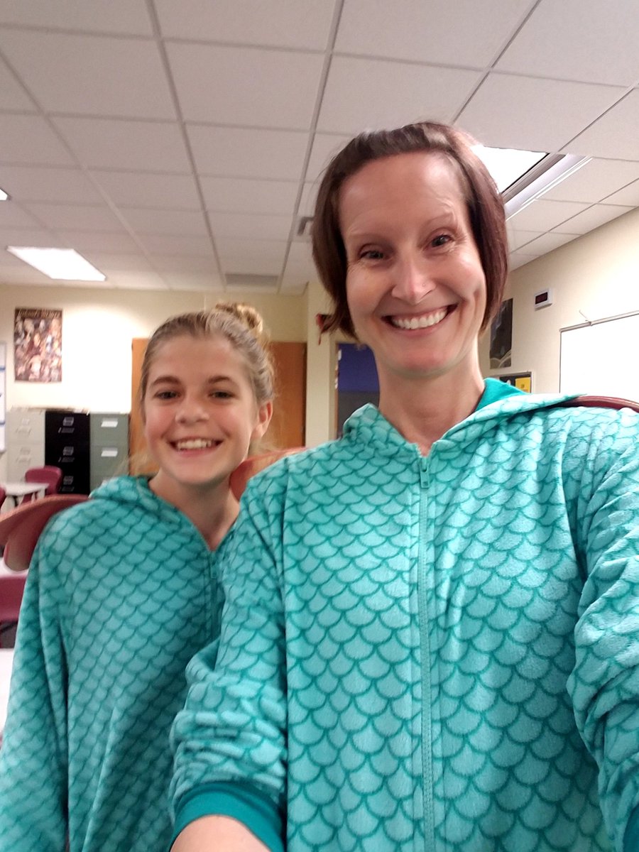JordanHSpeters's tweet photo. Love HoCo 2017!  Had a twin yesterday for pajama day,  and for twin day today as well!  So ready for 'Merica day tomorrow!! #lovedressupdays https://t.co/l9FXJFxtiJ