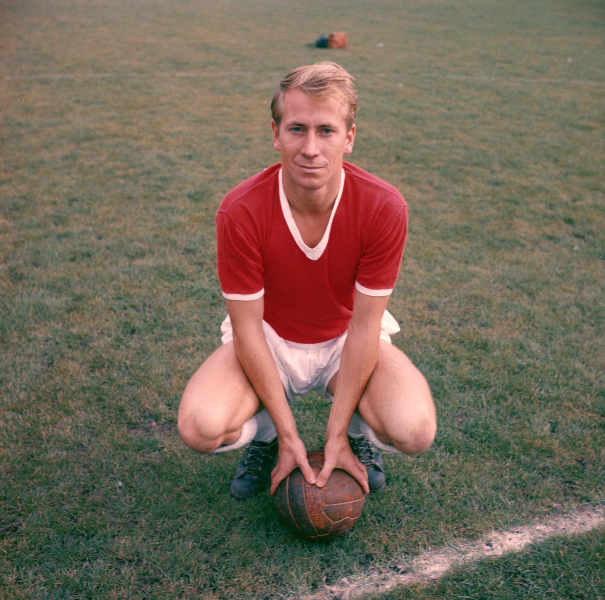  A true hero of English football, icon Sir Bobby Charlton is 80-years-old today. Happy birthday, Sir Bobby! 