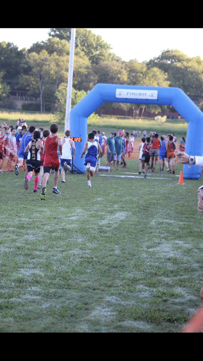 leo_martinez21's tweet photo. xc season 🤘🏻😤 https://t.co/FtIfLcdALX