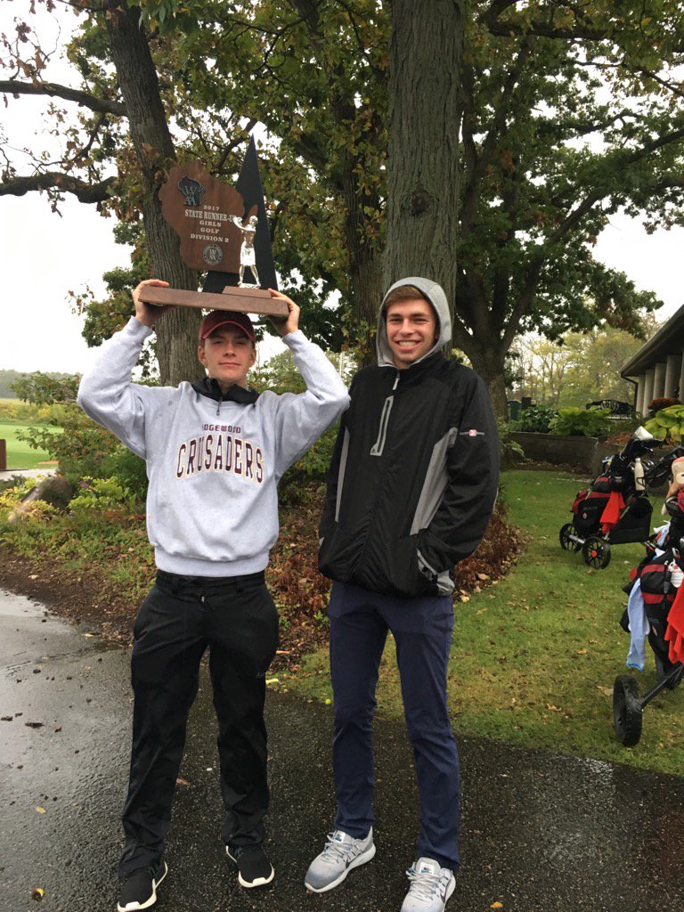 PeggyGierhart's tweet photo. Thanks to the EHS Boys for coming:) They helped us focus..I think! #ehsgolf #wiaastategolf #wihsgolf https://t.co/qIM1pLXAW9