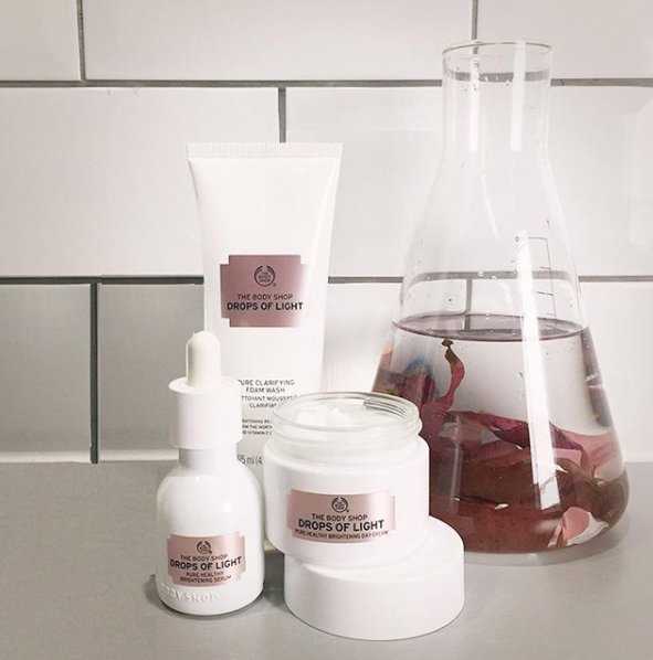 TheBodyShopLK's tweet photo. Brighten and add luminosity to your skin with our Drops of Light™ brightening range! #DropsOfLight #TheBodyShopLK #SriLanka #skincare https://t.co/6xGAXPfu0r