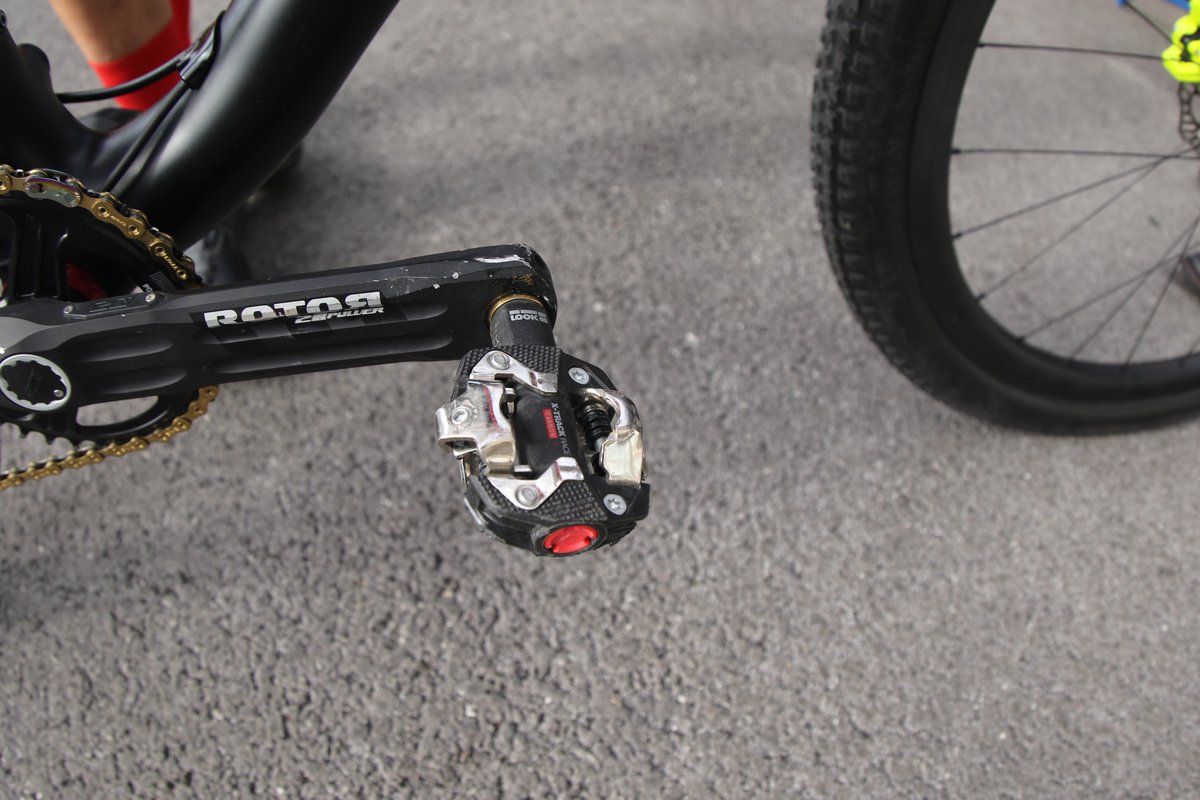 lookcycle's tweet photo. "Nous avons ressenti de manière flagrante les bienfaits de l'augmentation de la surface d'appui" Sur @velovertmag https://t.co/Wge9VYuxSS https://t.co/RwjWFtFAn4