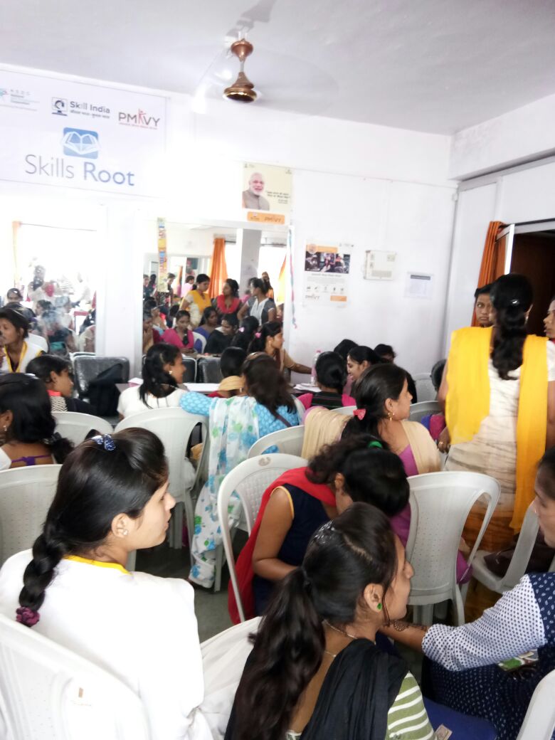 SkillsRoot's tweet photo. #PMKVY Practical session of Assistant Beauty Therapist @chhindwara  @dpradhanbjp @AnantkumarH @NSDCINDIA @MSDESkillIndia @KapdiSanjay https://t.co/NIbzXcs9VC