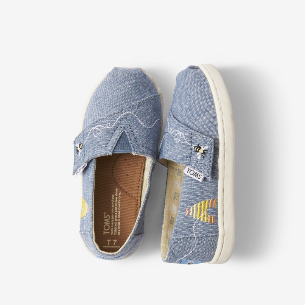 TOMSeurope's tweet photo. Bee kind. Bee nice. 🐝 #TinyTOMS https://t.co/TUF7eNGrae https://t.co/KKqkBMwRWL