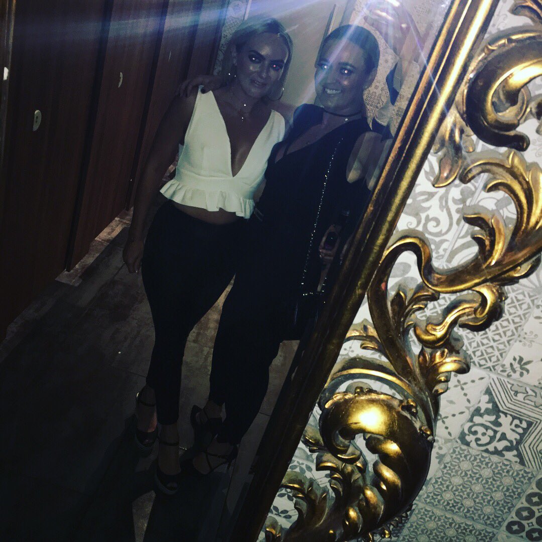 kelharpermoore's tweet photo. But 1st let me take a selfie princess 👑 @bigbaz55 https://t.co/7VKbhxJGn3