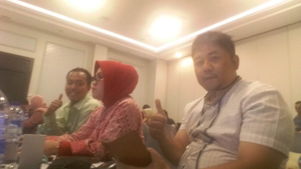 mi4nie's tweet photo. Hari ke-3 tetap semangat #diklatict #kemendikbud #nfcomputer https://t.co/lPwgwsVL8z