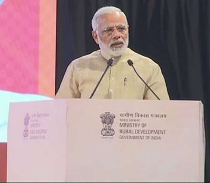 DainikBhaskar's tweet image. गांव की अपनी जो शक्ति है, जो सामर्थय है सबसे पहले उसी को जोड़ते हुए विकास का मॉडल बनाएं 

#Nanajideshmukh 

bhaskar.com/news/NAT-NAN-n…