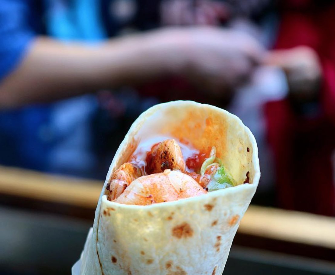 APPLEBEESFISH's tweet photo. Share a snap from your trip to Applebees and we'll give our fave a #free fish wrap; ends Fri 13th Oct! Use #ApplebeesFish @boroughmarket https://t.co/cnvWD40ZjX