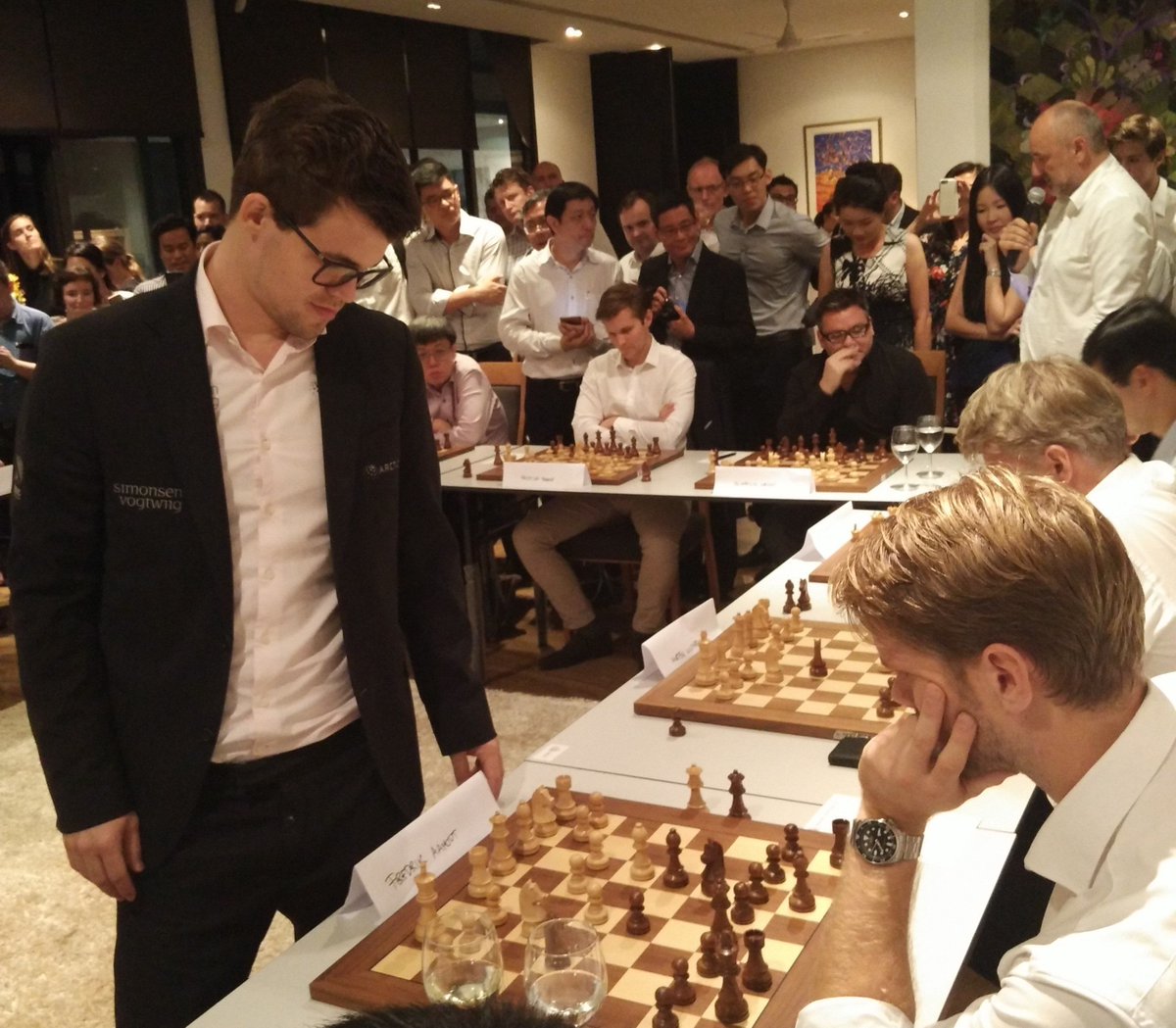 tradewise64's tweet photo. Too strong, too fast – Carlsen beats 16 opponents in 1 hour 15 minutes
https://t.co/kKy1YVGM3J
#chess @Relay_RTs @ShoutGamers @Quickest_Rts https://t.co/z9IDS2acoo