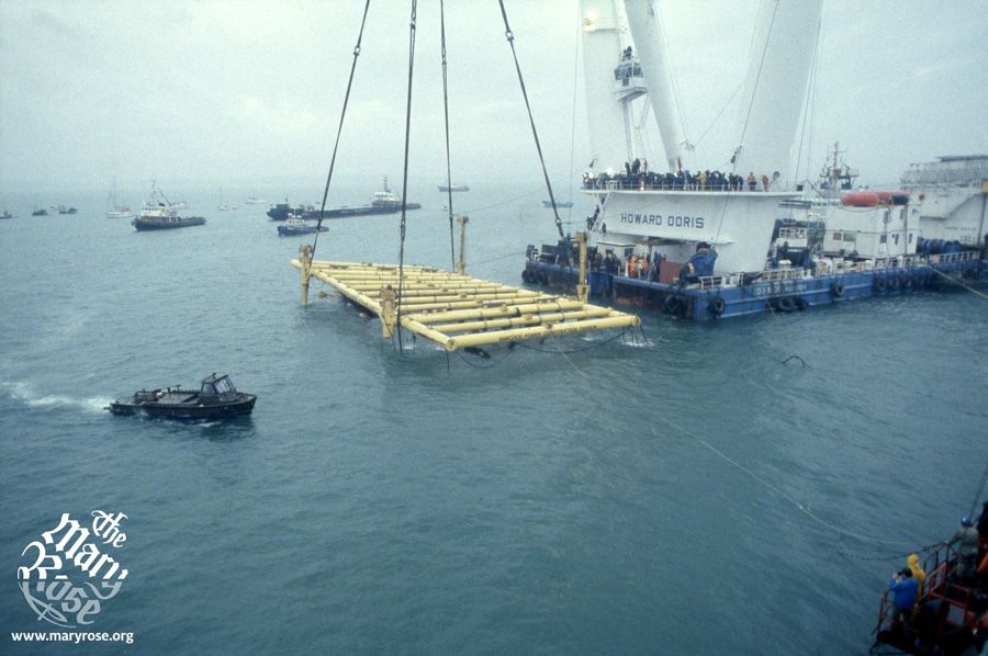 MaryRoseMuseum's tweet photo. #OnThisDay, 1982, the Mary Rose returned to the surface at 9:03 AM, watched by over 60 million people. https://t.co/XVlcNB7imf #MaryRose35 https://t.co/ctQXT2rUOw