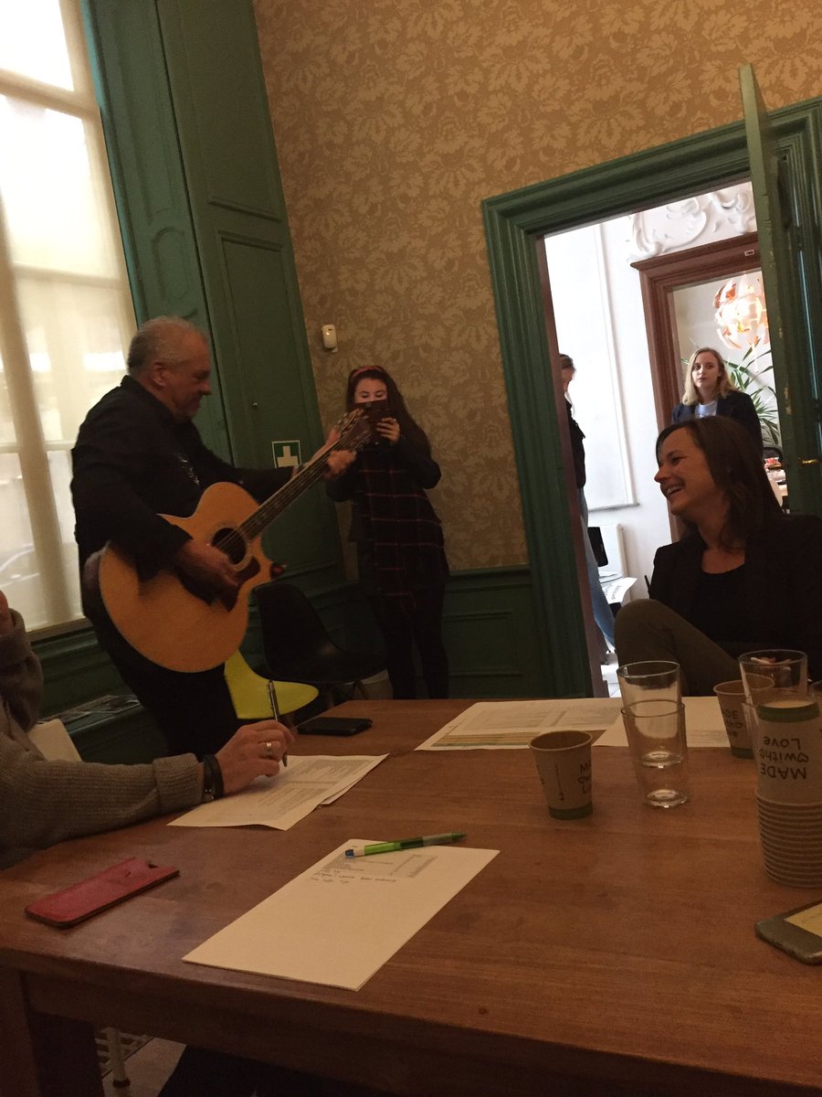 Altijd leuk bij <a href="/ArnhemCentrum/">Binnenstad Arnhem</a> #PBA met onderbreking vergadering door #top2000 #voorbereidingbestebinnenstad