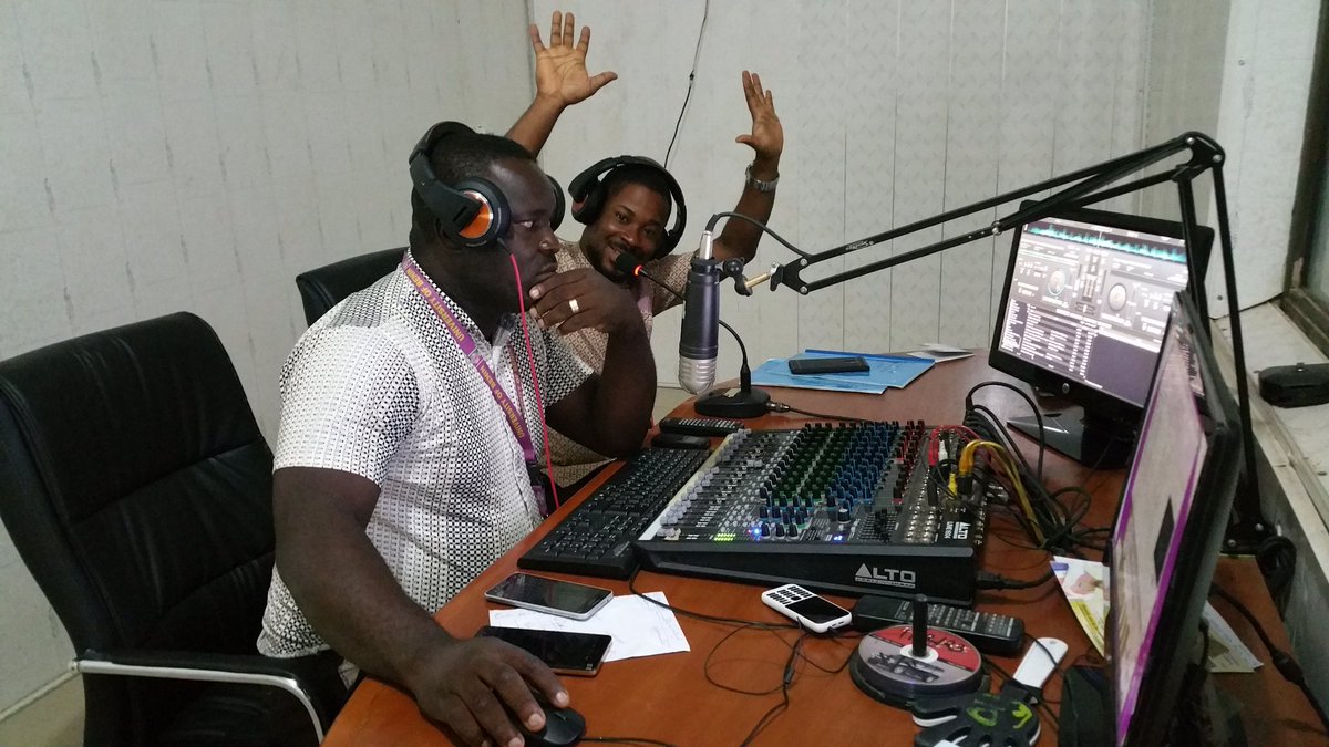 UnibenFM's tweet photo. #NowPlaying #Boboti #Osayomore on the #UnibenThisMorningShow with #BenValDion and @osasu_daniels https://t.co/5MjNHzBO1Q