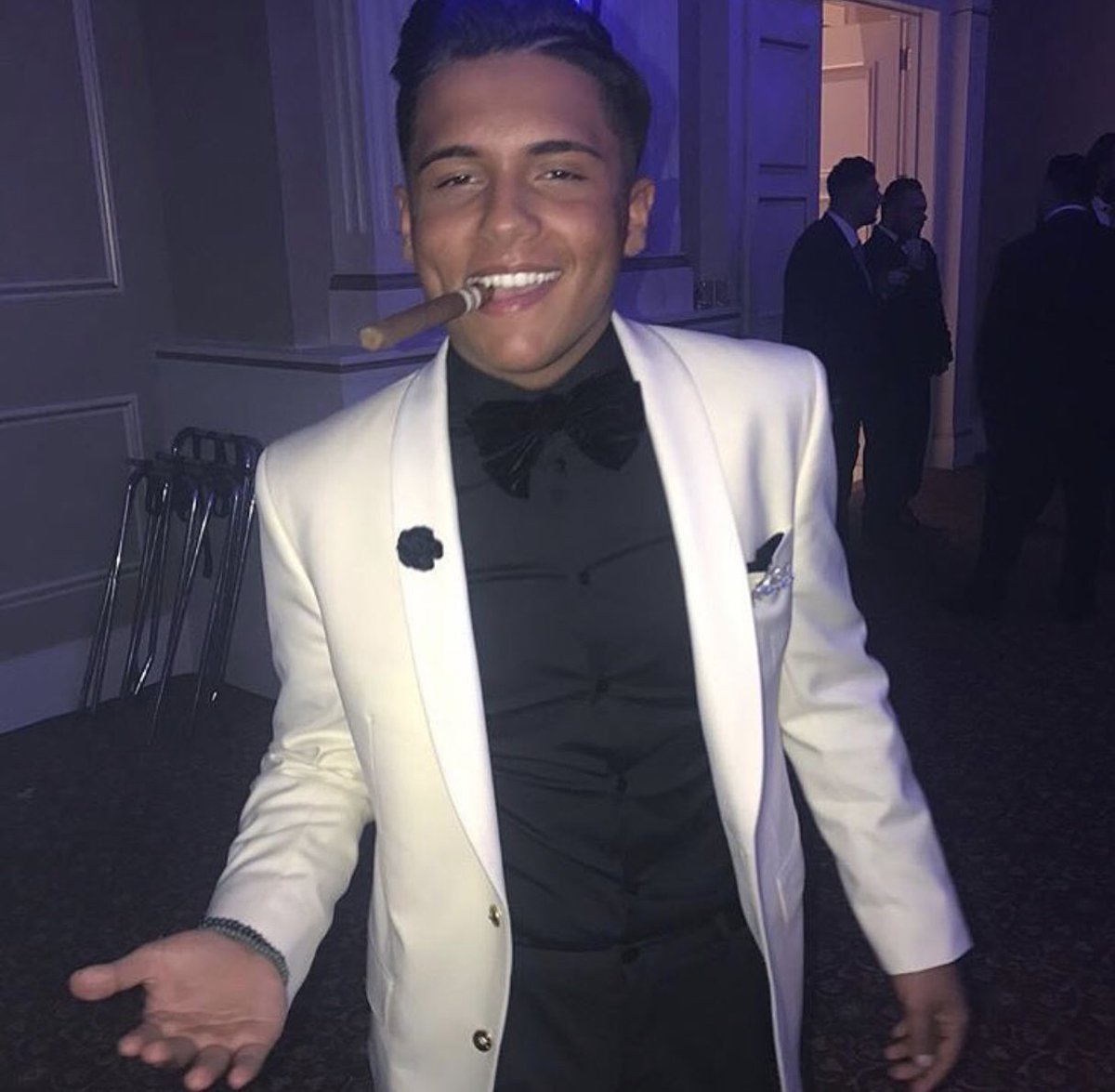 Deletediguess's tweet photo. Happy birthday Antonio love you bro 100 more I was gonna post the flipagram but I thought twitter wouldn’t handle it so I texted u it we had a lotta gypsy good times together and alotta Congo bongo moments hopefully there’s more to come #johnsquad #BIG https://t.co/LC22Hsv99a