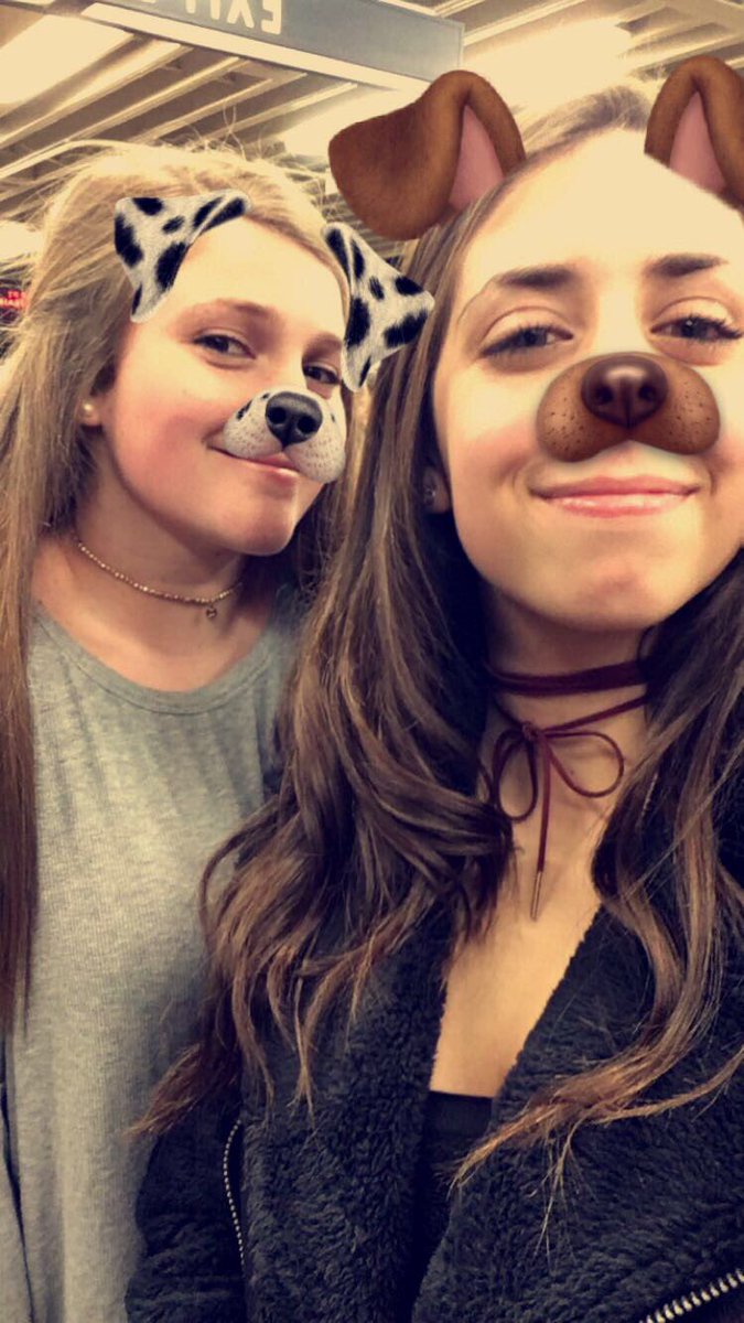 Adrisblendorio's tweet photo. hbd bff miss us love us u know xoxo 🖤🖤🖤 @carolfuqs https://t.co/ubyprLbSm8