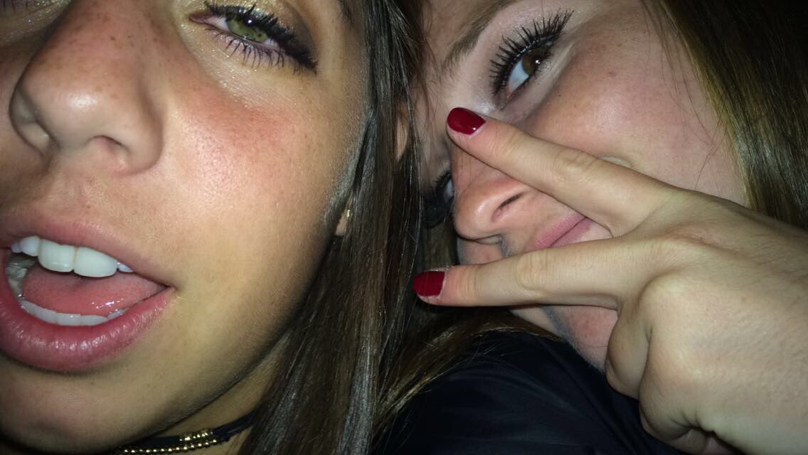 Adrisblendorio's tweet photo. hbd bff miss us love us u know xoxo 🖤🖤🖤 @carolfuqs https://t.co/ubyprLbSm8