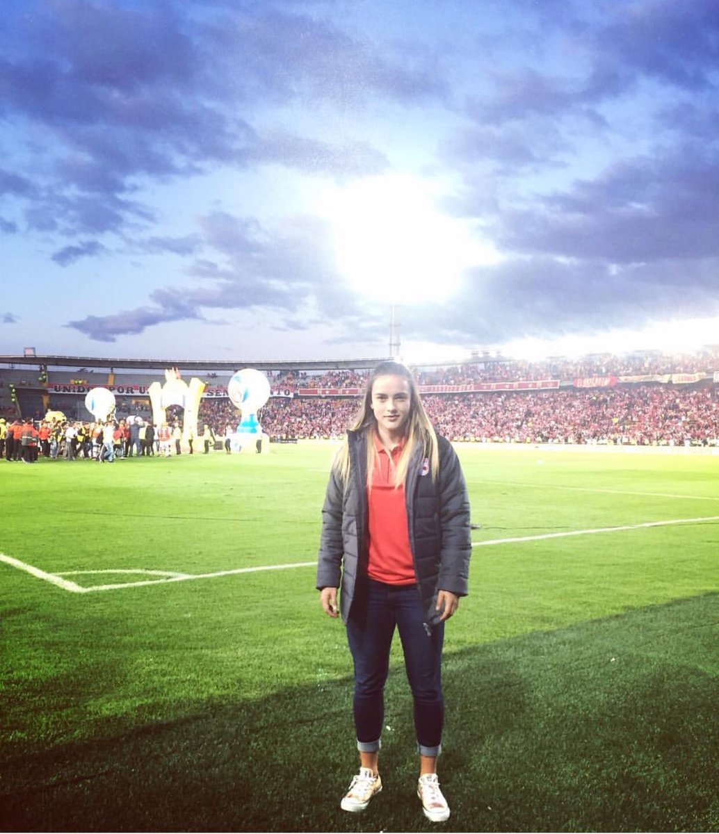 SantaFe_GO's tweet photo. @meli_7herrera @AnaMariaBenito @Es_Tefyg @EdelExpreso @BlogCardenal17 @juancastro_ @Carlosboshell @SimpsonCardenal @NatiiCisf @futbolred @ZonaMixta_Bta @Mundo_Cardenal @carolsanchezcr6 @ori_altuve 16. Primera foto de Melissa en El Campín, celebrando una Copa, el futuro pintaba bien.

#CumpleMeli https://t.co/DmFMuW8p3Q