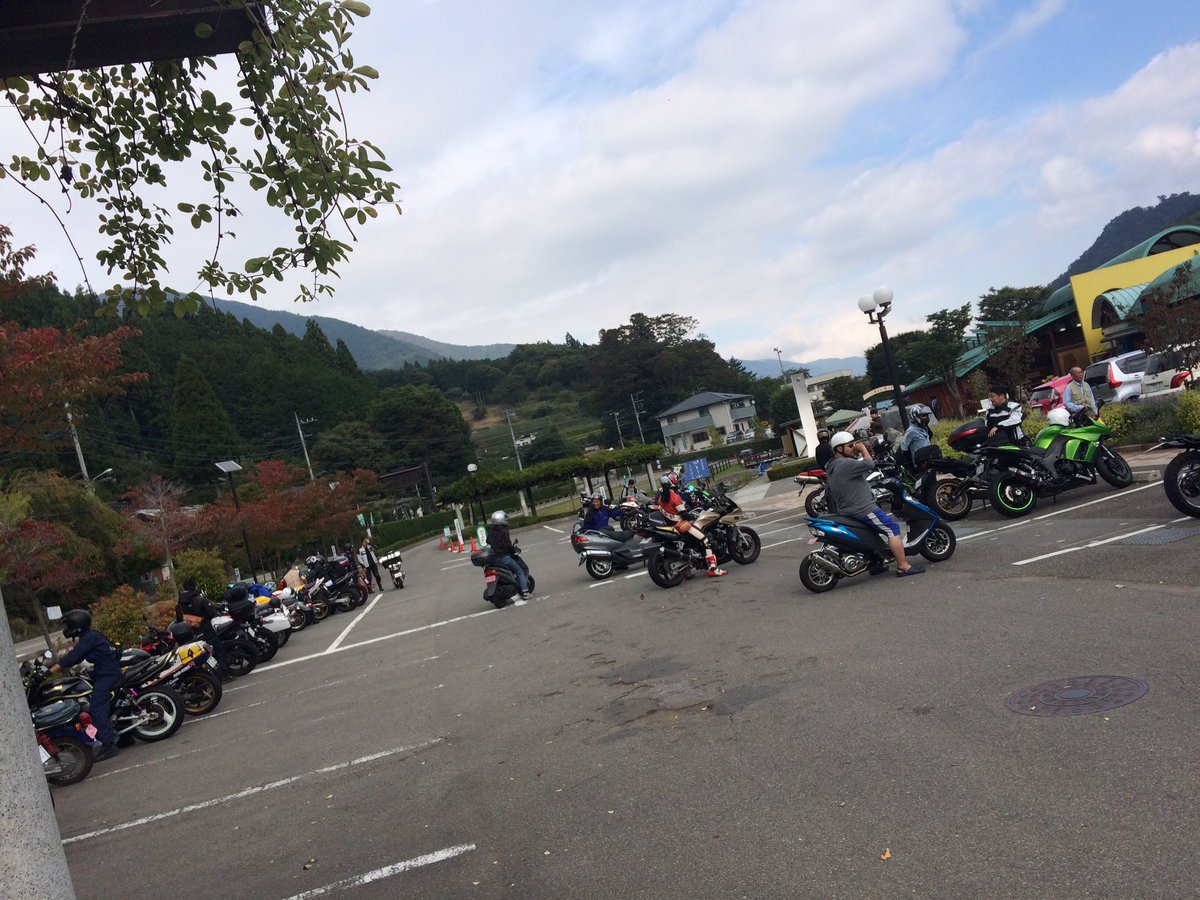 natasyaromanofu's tweet image. 平日なのに賑わってる道志みち