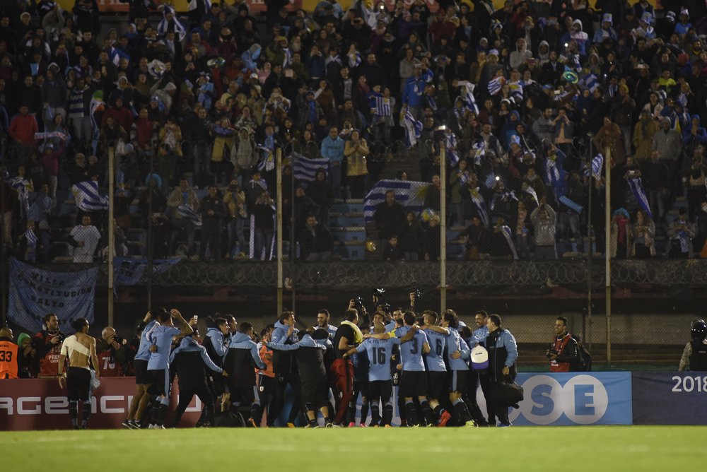 Uruguay's tweet photo. Uruguay obtuvo la 10a clasificación a Mundiales desde el inicio de las #Eliminatorias, previo a Suecia 1958. https://t.co/ai6ndGe3aU https://t.co/vod9qtrkgJ
